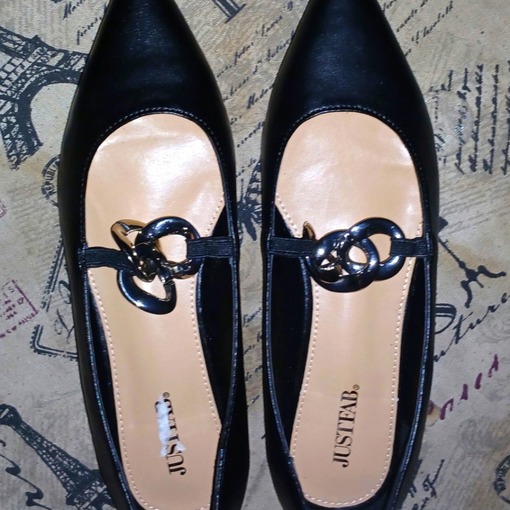 Pointed toe flats